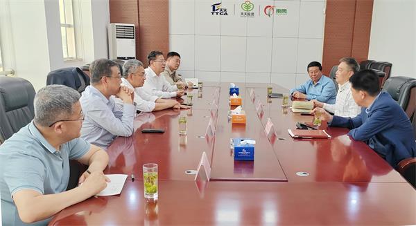 潍坊市人大常委会机关二级巡视员、潍坊市企业家联合会党委书记杜建华带队来我公司参观